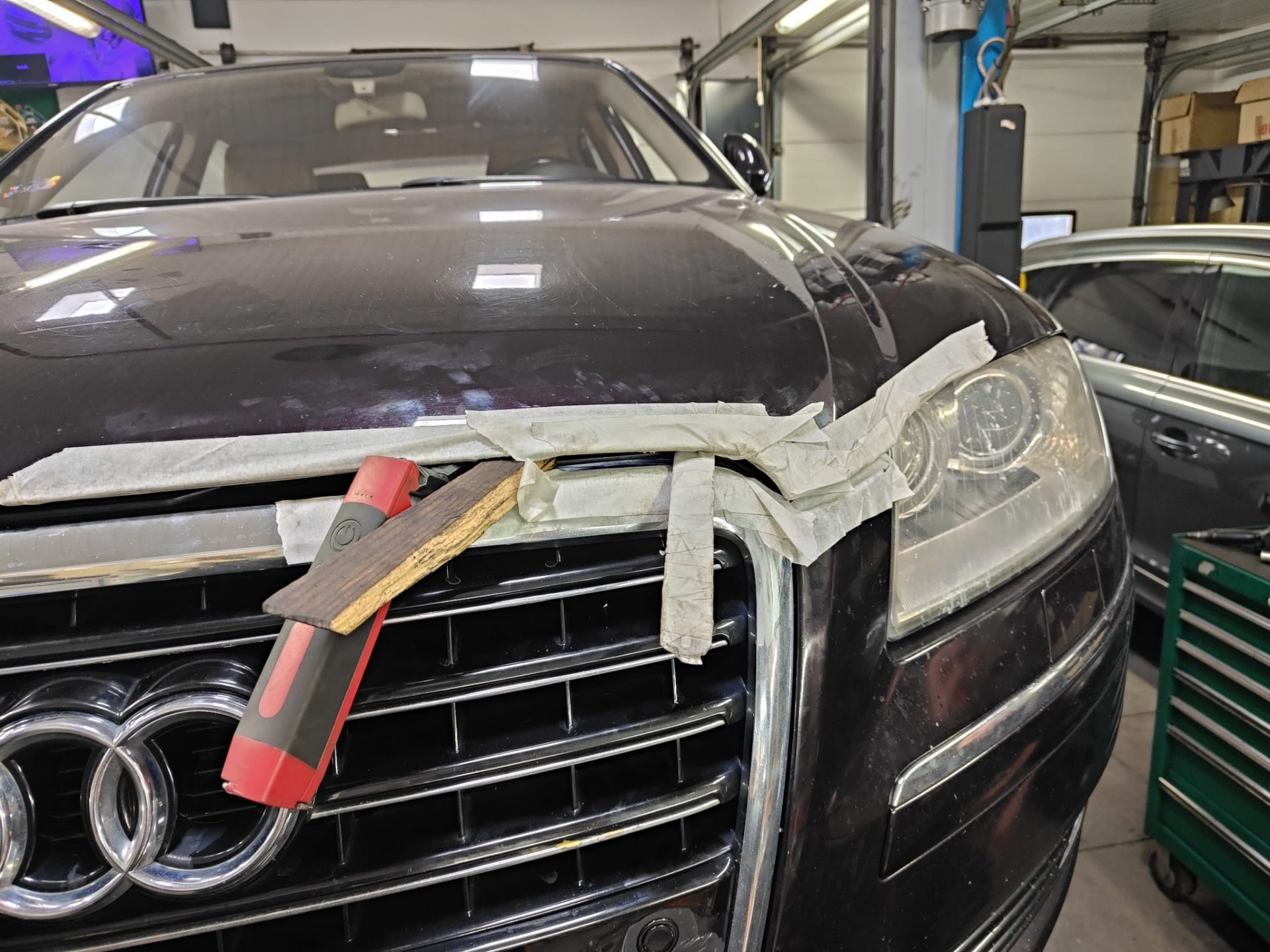 Naprawa blacharska Audi A8 w warsztacie Mechanika u Słowika
